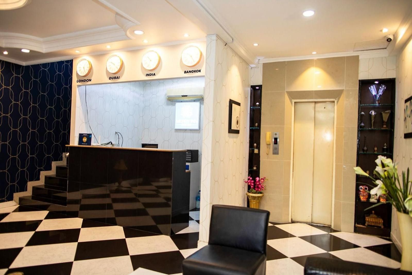 Merry Near Walking Street โรงแรม 3*