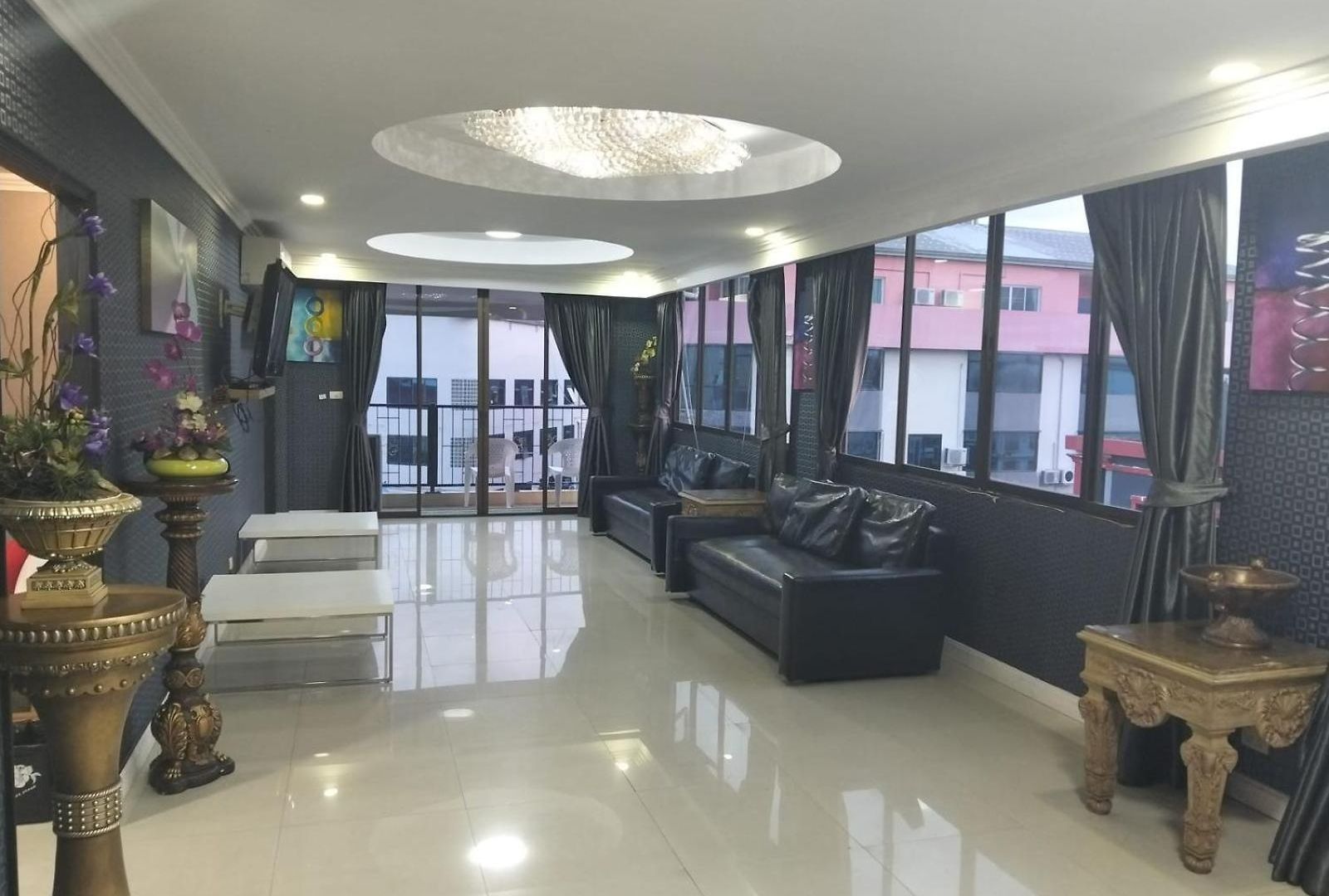 โรงแรม Merry Near Walking Street 3*