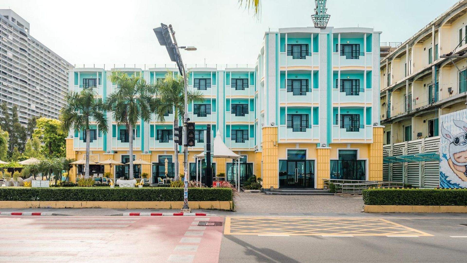 โรงแรม Wave
