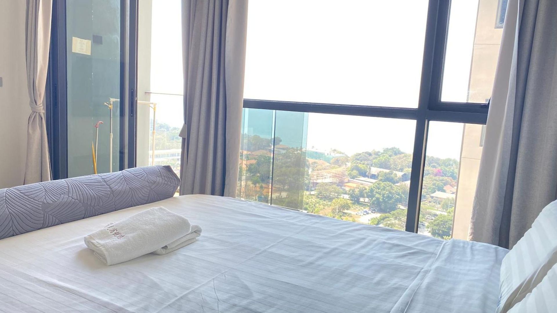 อพาร์ทเม้น The Andromeda Seaview Pattaya