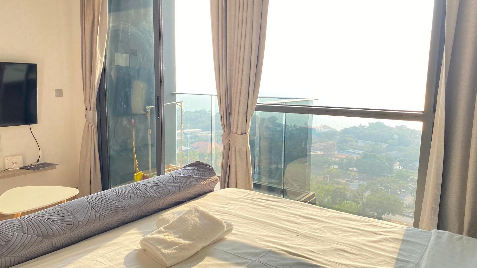 The Andromeda Seaview อพาร์ทเม้น *