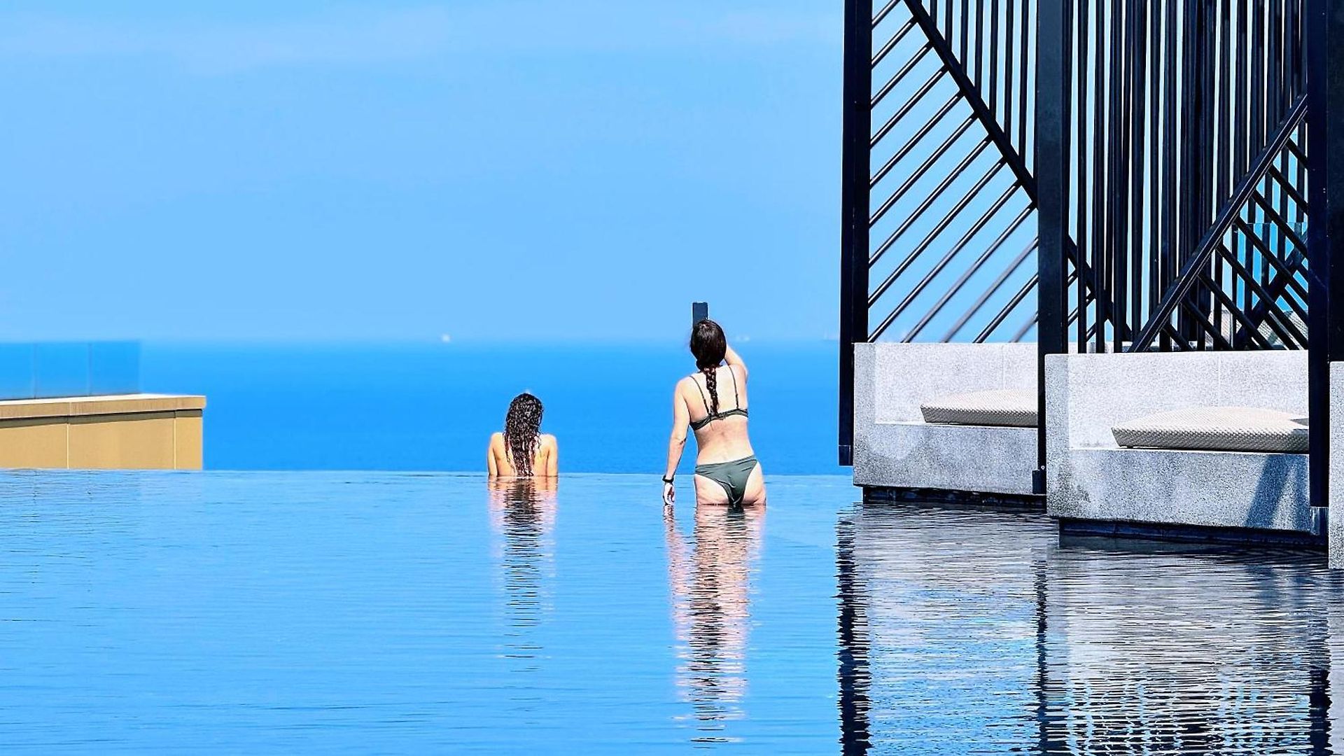 อพาร์ทเม้น Edge Sea View