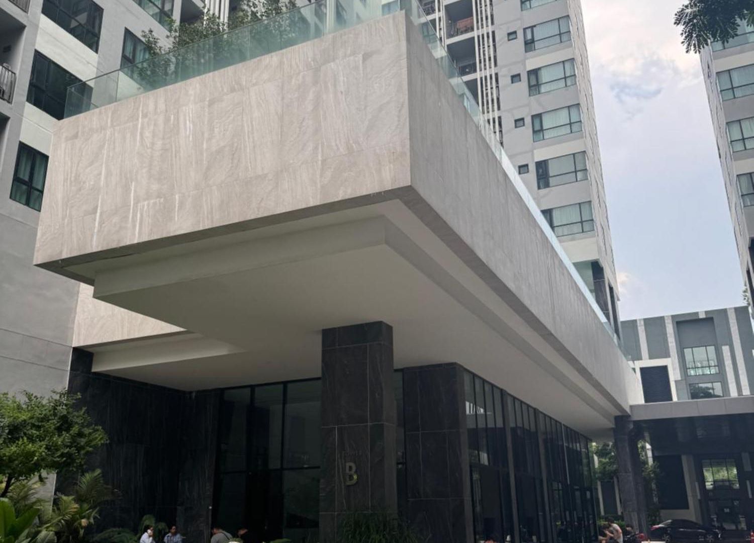 芭提雅市中心the Base 高端公寓酒店 * Pattaya