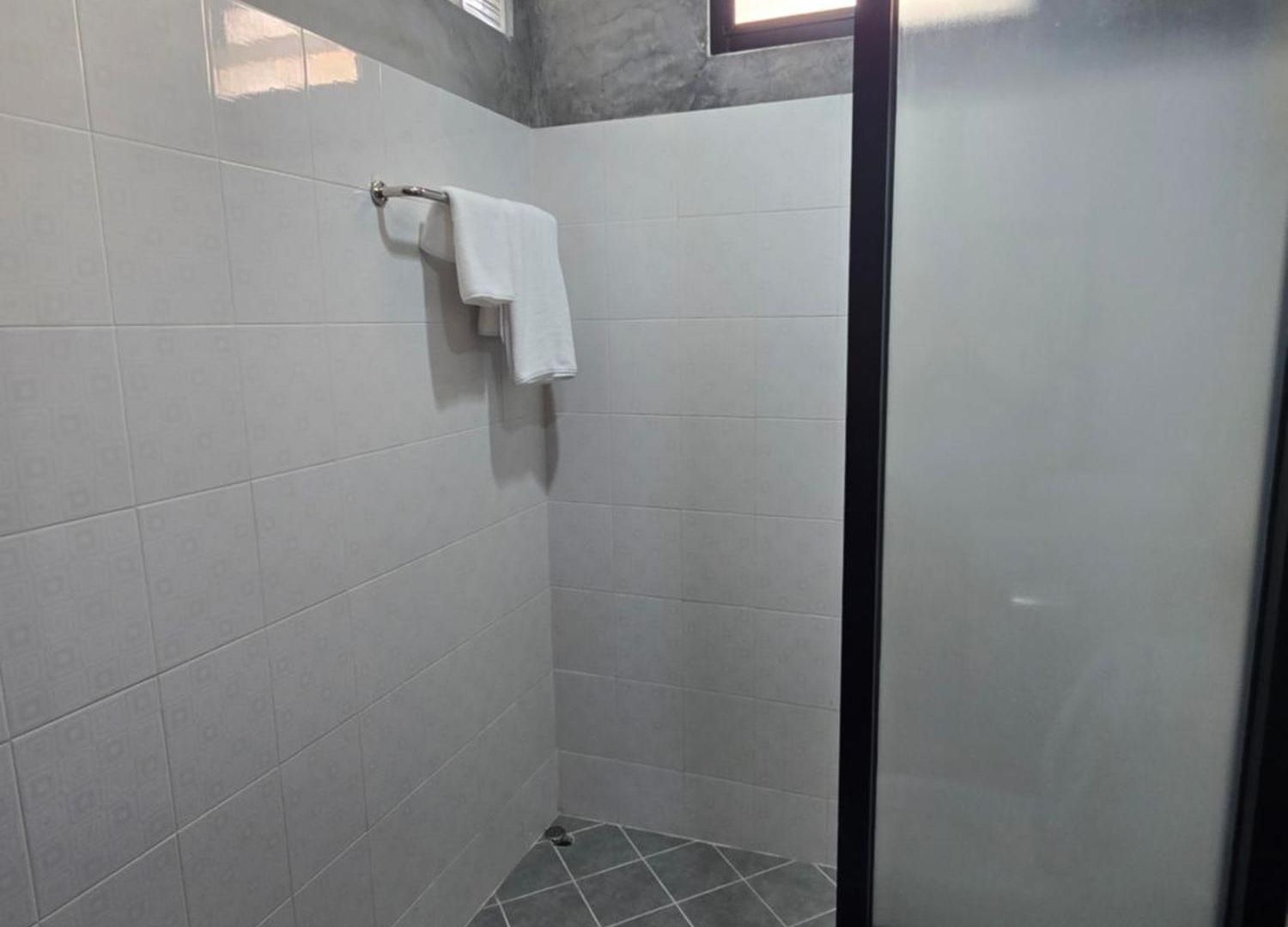 โรงแรม Middle Tree House