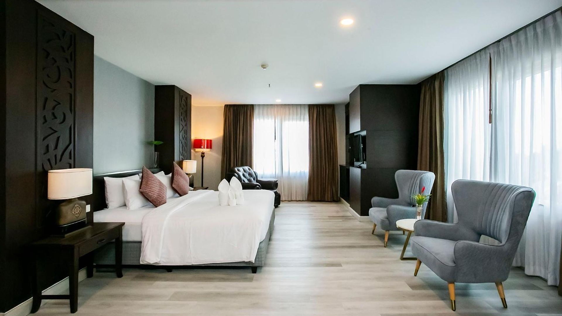 Empress 3*