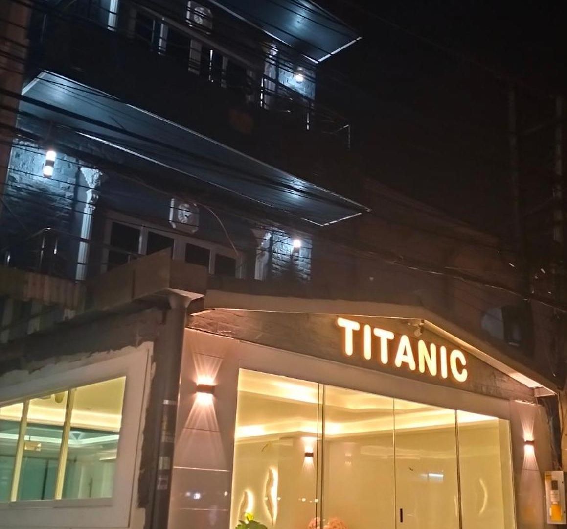Titanic Residence-7 Minute Walk To The โรงแรม Pattaya