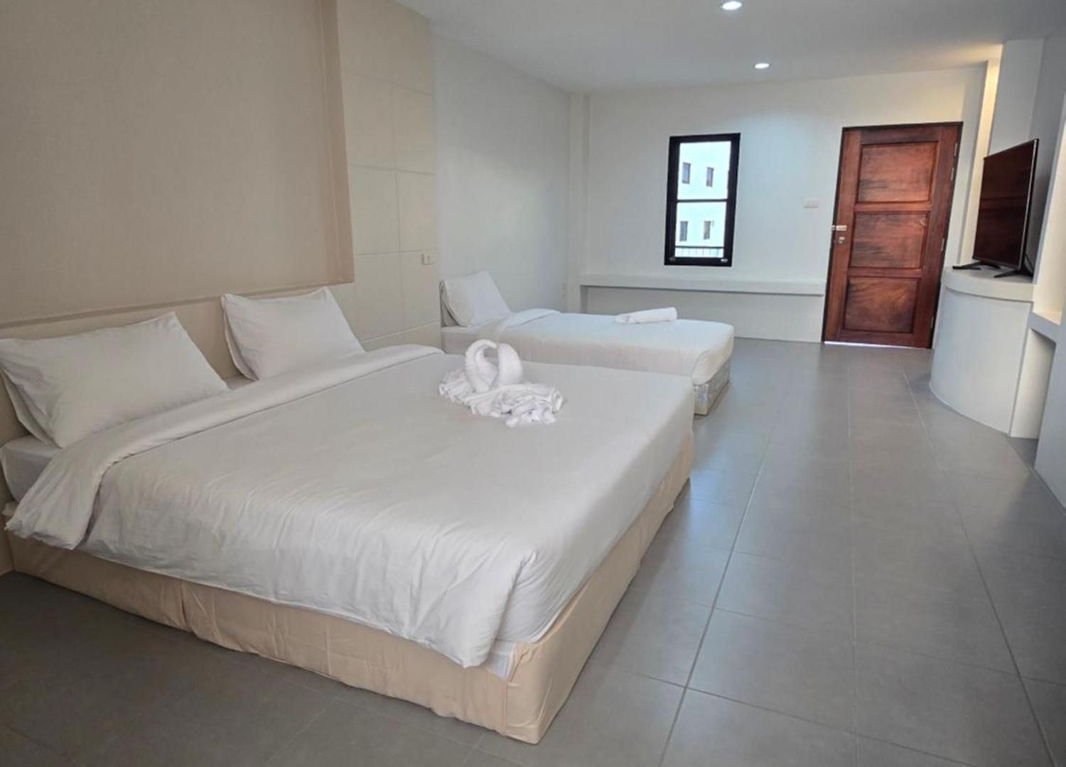 โรงแรม Middle Tree House