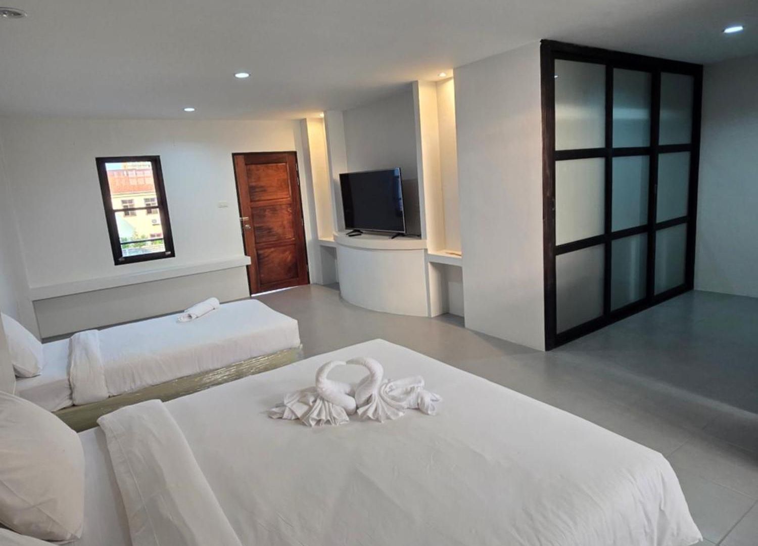 Middle Tree House 3*