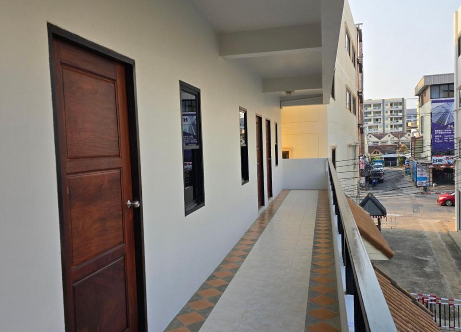 Middle Tree House โรงแรม 3*