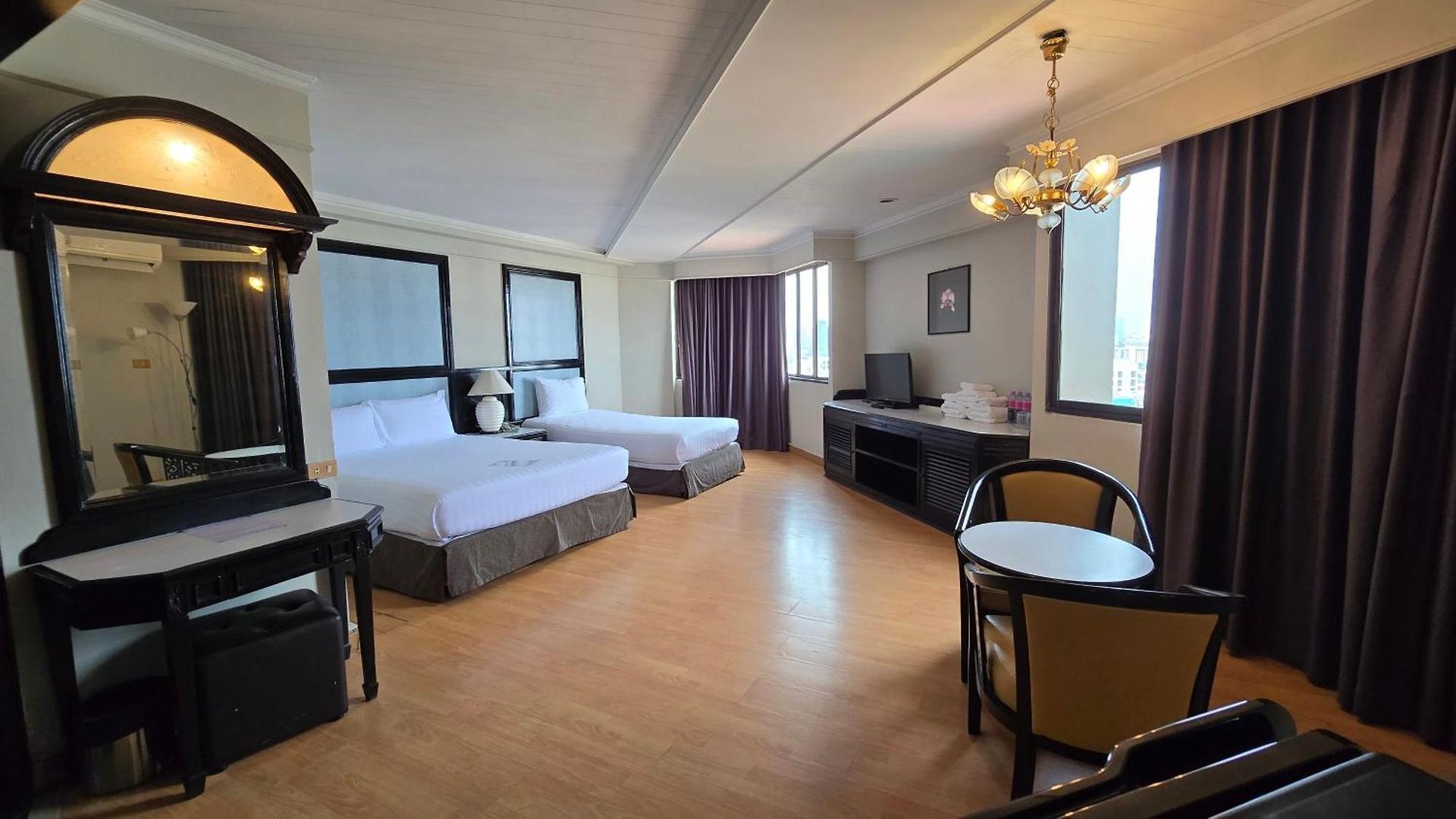 First Pacific Cirrus โรงแรม 4*
