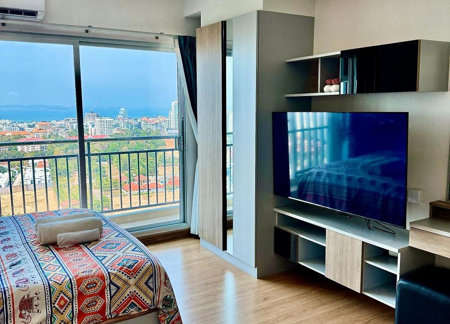 อพาร์ทเม้น Supalai Sea View Luxury