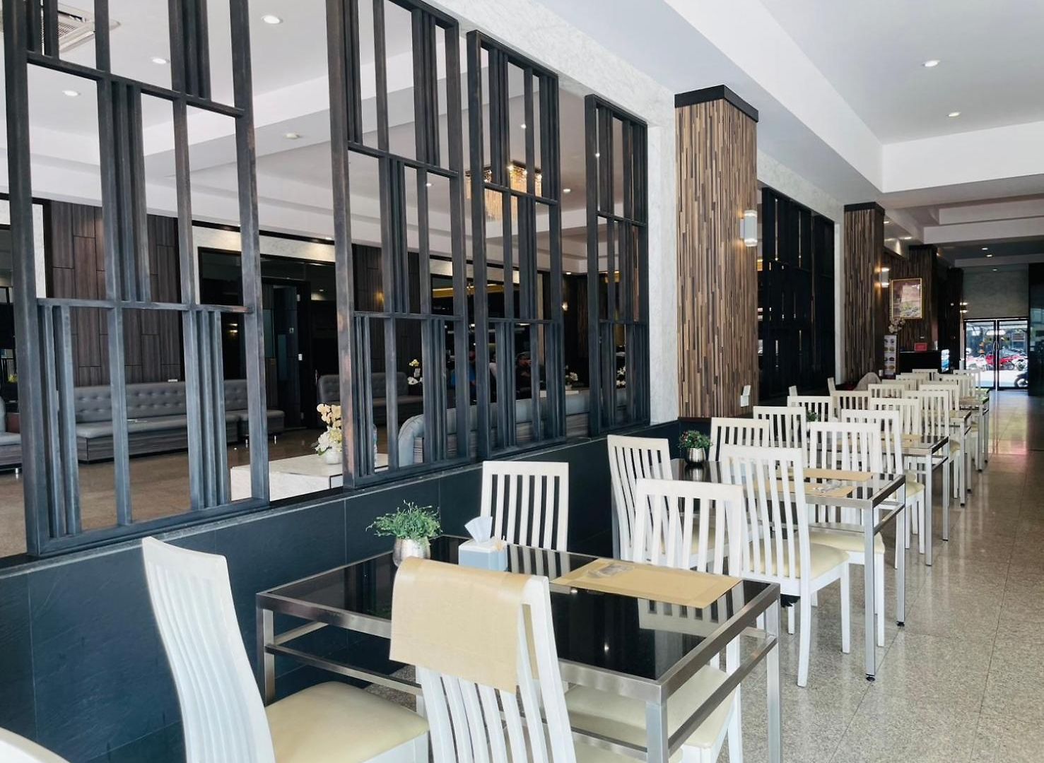 โรงแรม The Grand Day Night Pattaya