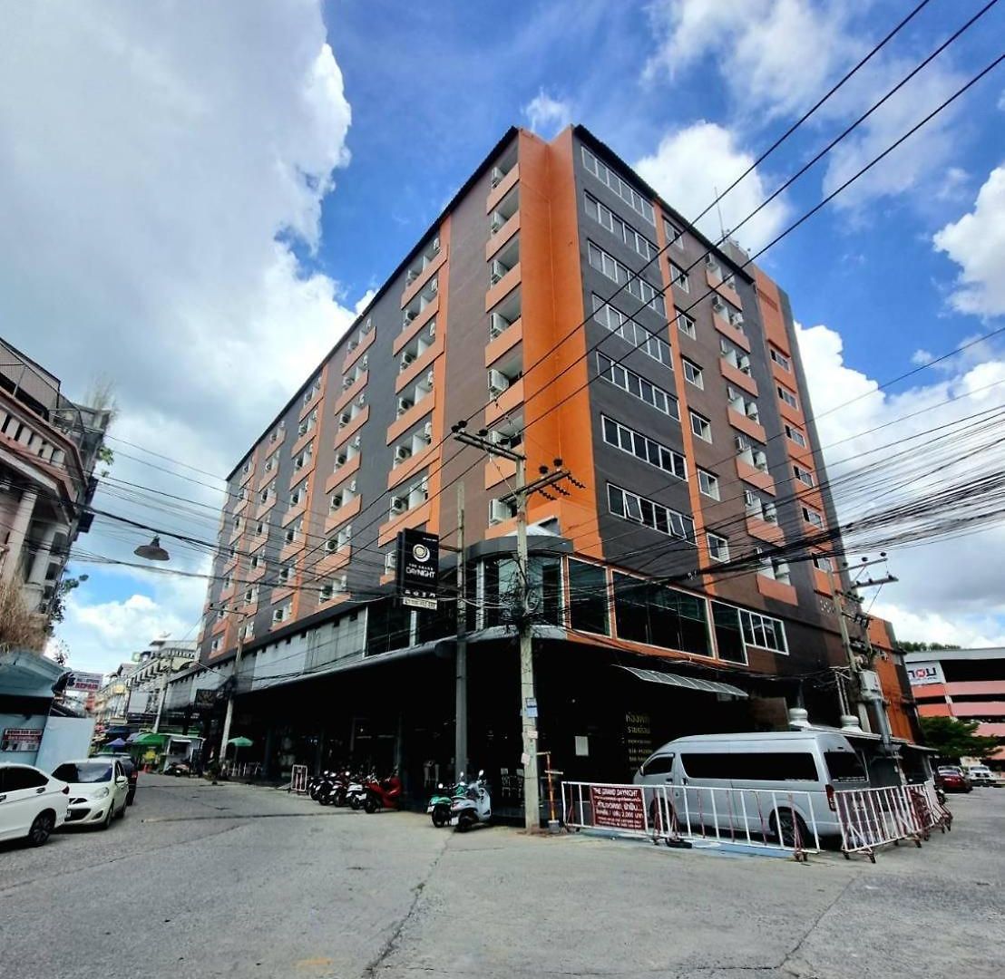 โรงแรม The Grand Day Night