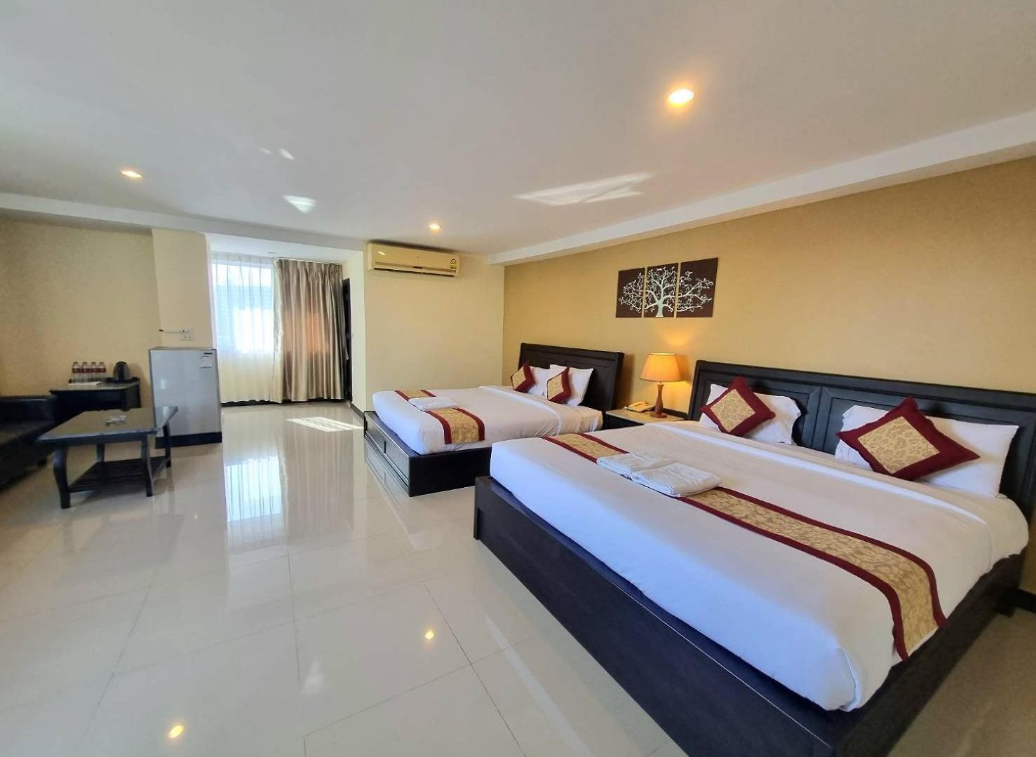 โรงแรม The Grand Day Night Pattaya