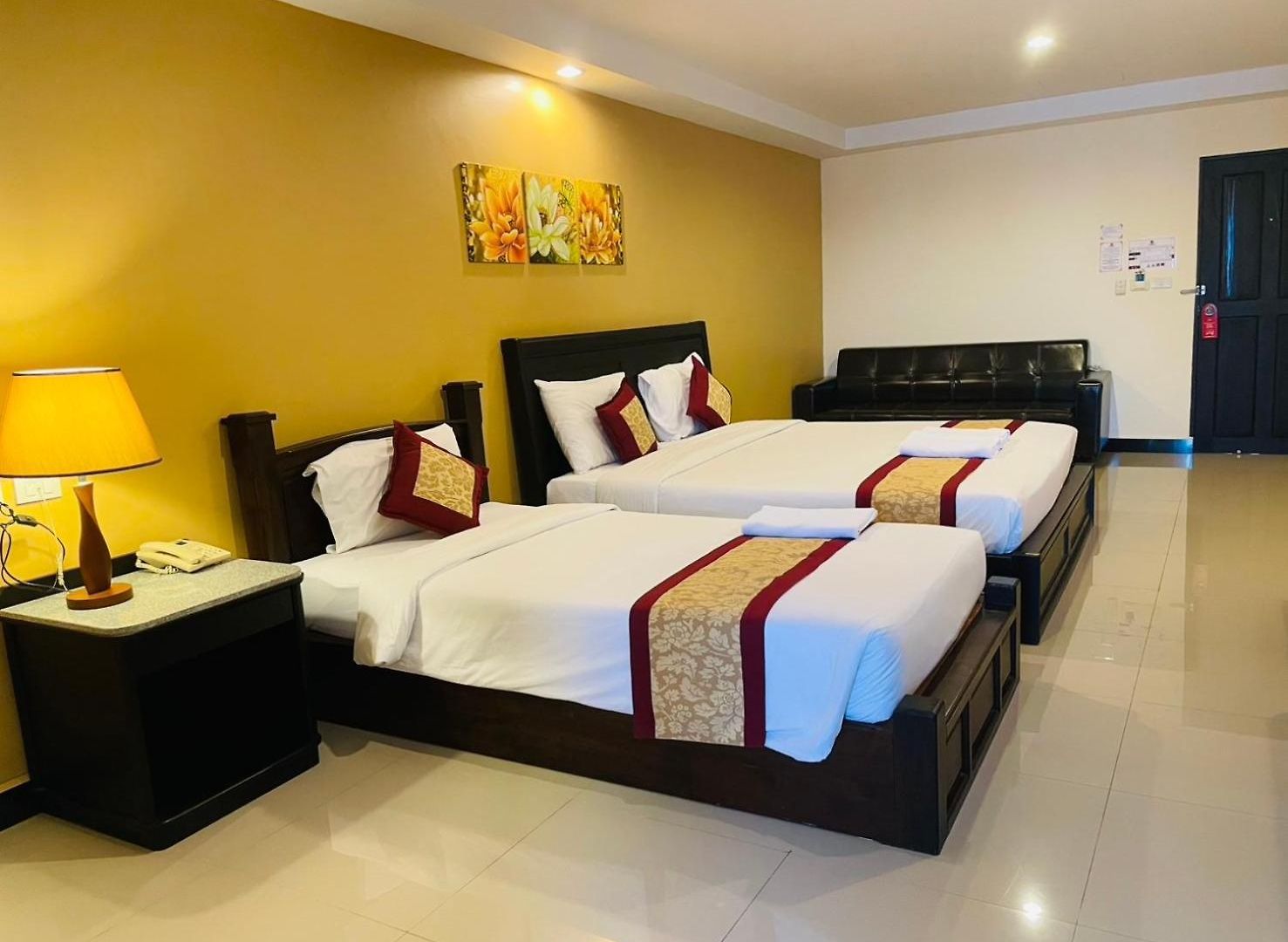 The Grand Day Night โรงแรม Pattaya