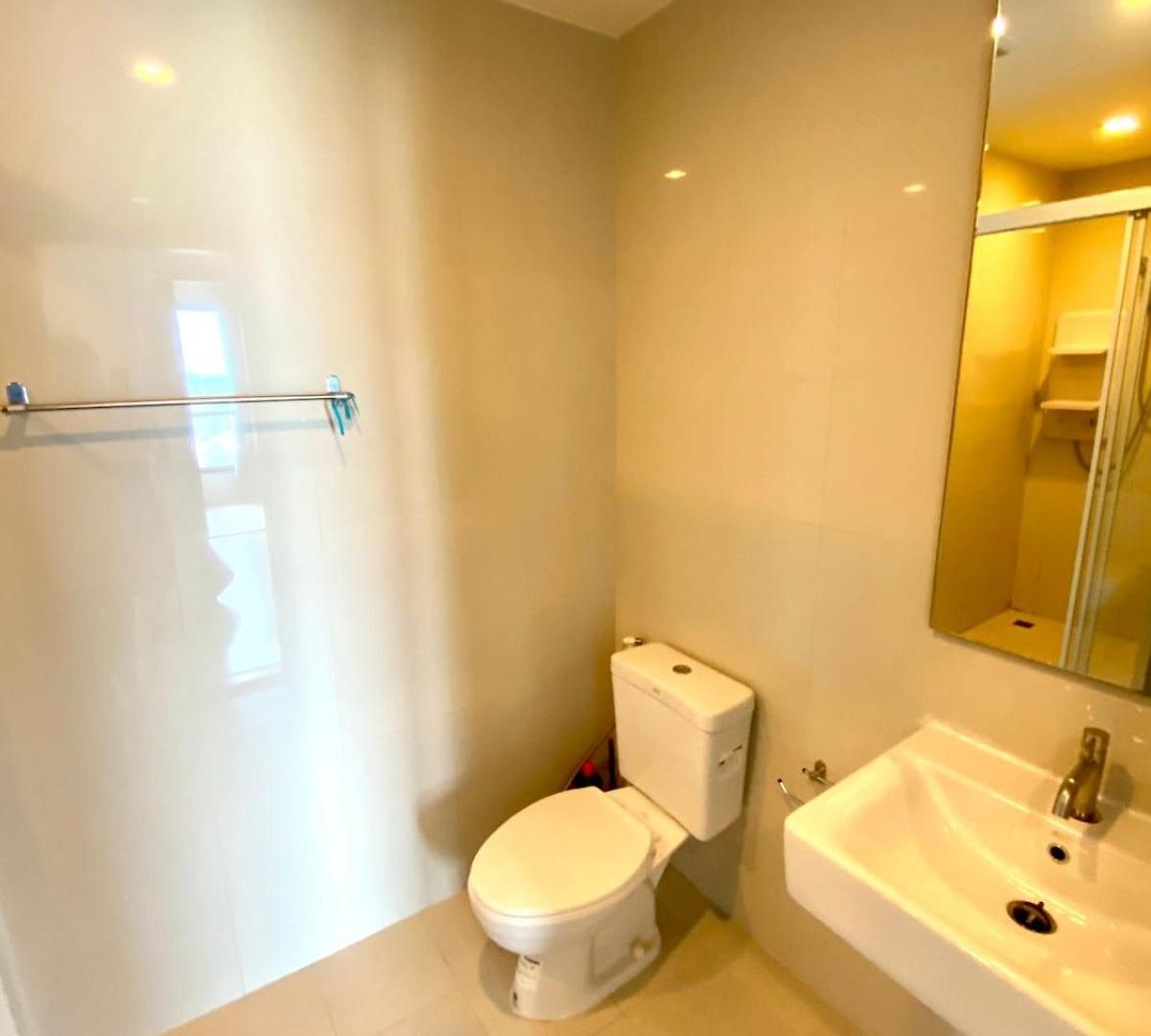 อพาร์ทเม้น The Base - Spacious, 2 Bedroom, 2 Bathroom, Penthouse - Centre - 595 *