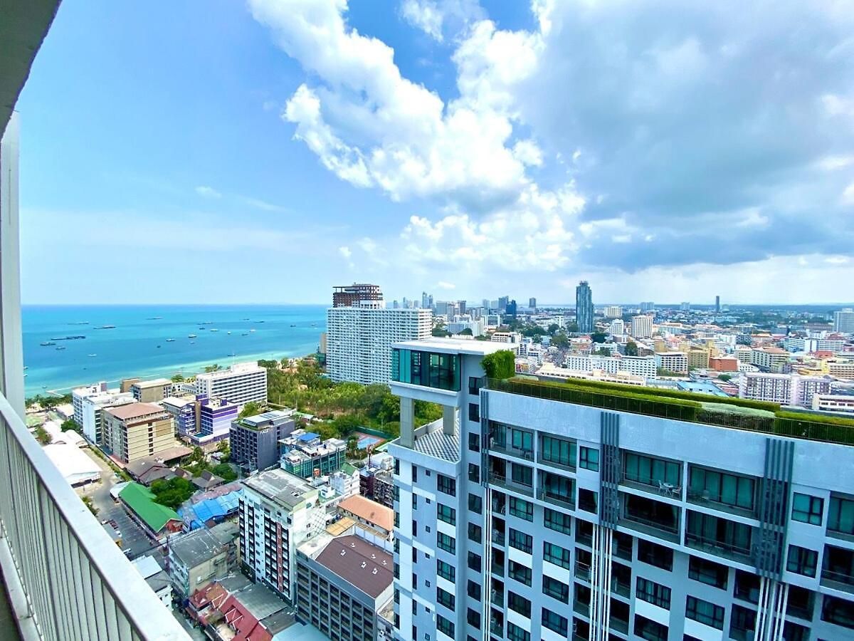 อพาร์ทเม้น The Base - Spacious, 2 Bedroom, 2 Bathroom, Penthouse - Centre - 595