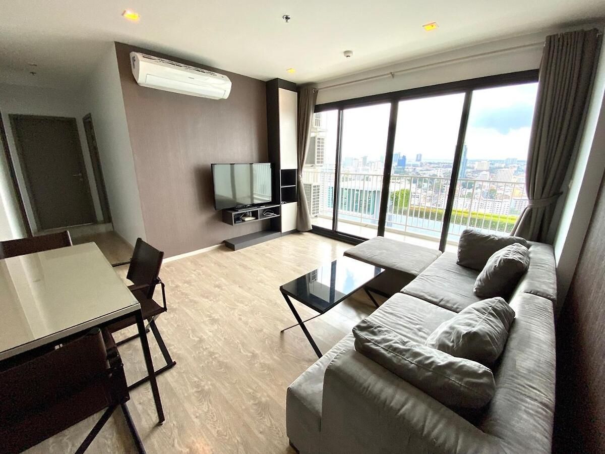 อพาร์ทเม้น The Base - Spacious, 2 Bedroom, 2 Bathroom, Penthouse - Centre - 595