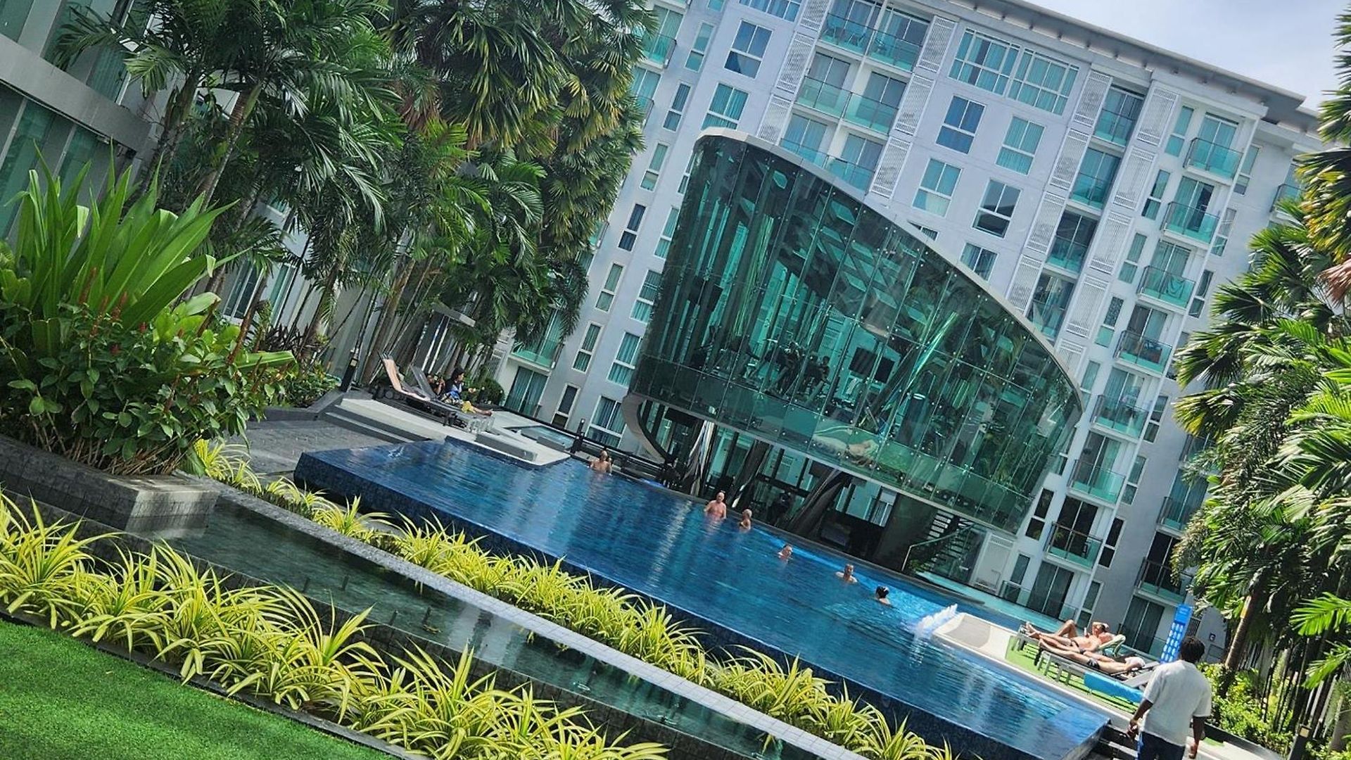 อพาร์ทเม้น Center Residentes Ccr Y Pattaya