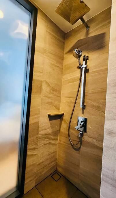 Downtown Charm Edge 1 Bedroom Seaview อพาร์ทเม้น *