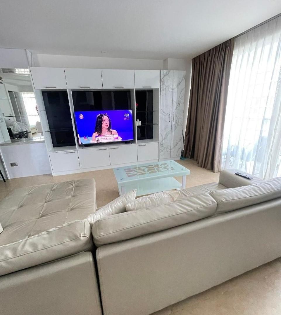 2 Bedrooms Near *