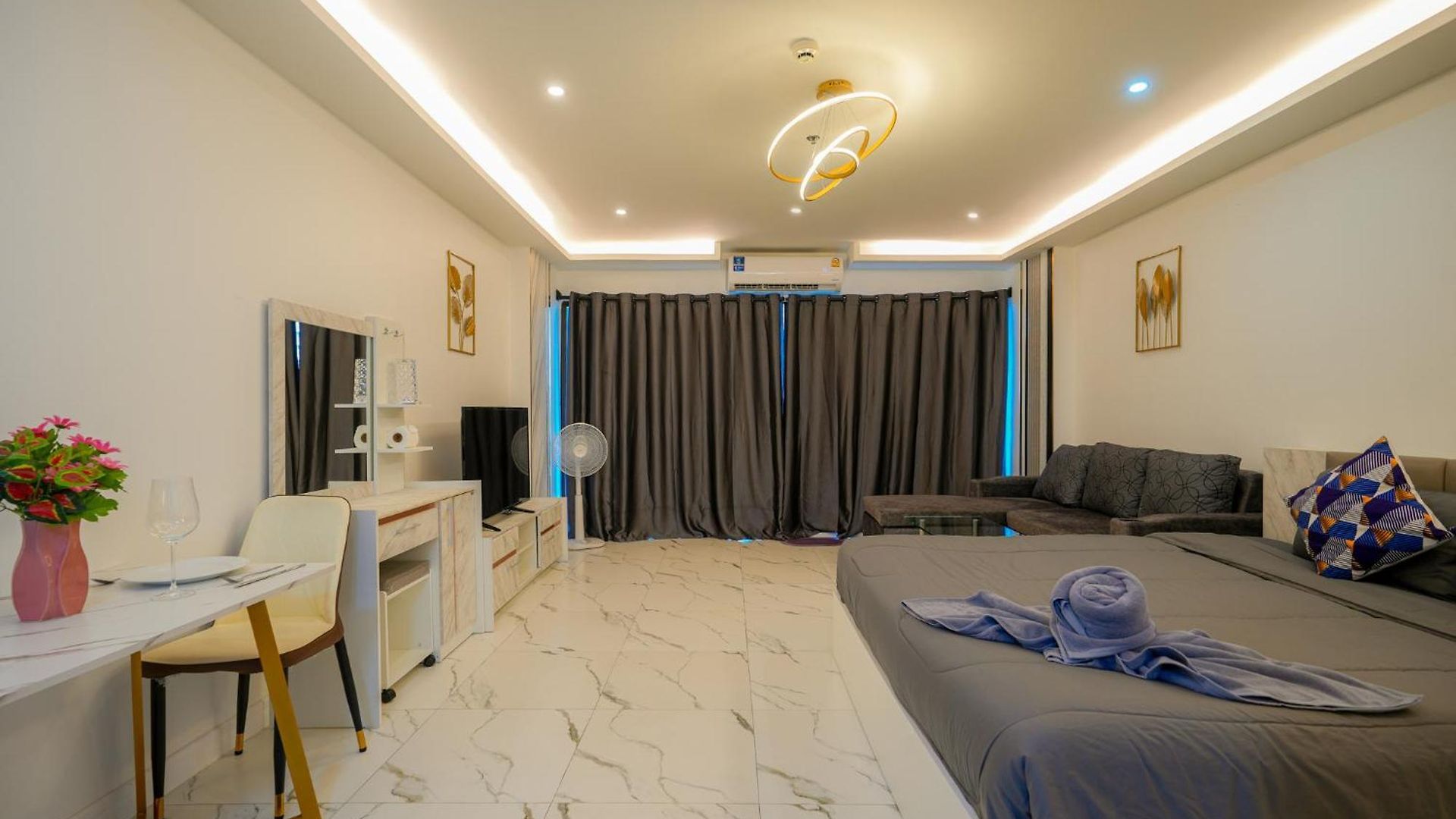 Jomtien Beachside At View Talay5 *