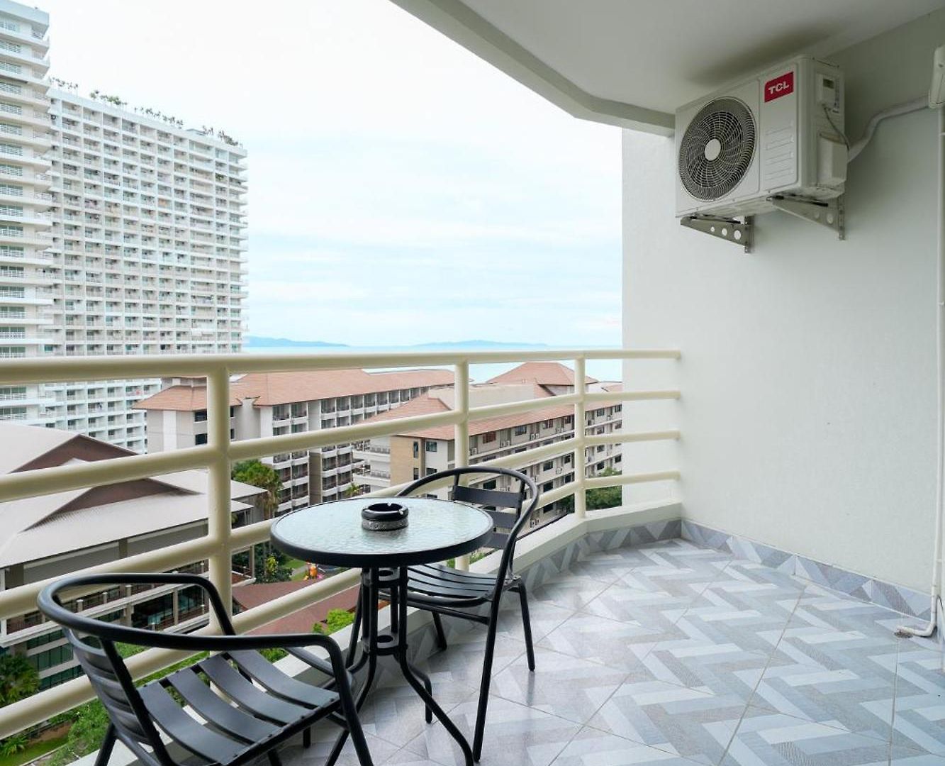 Jomtien Beachside At View Talay5 *