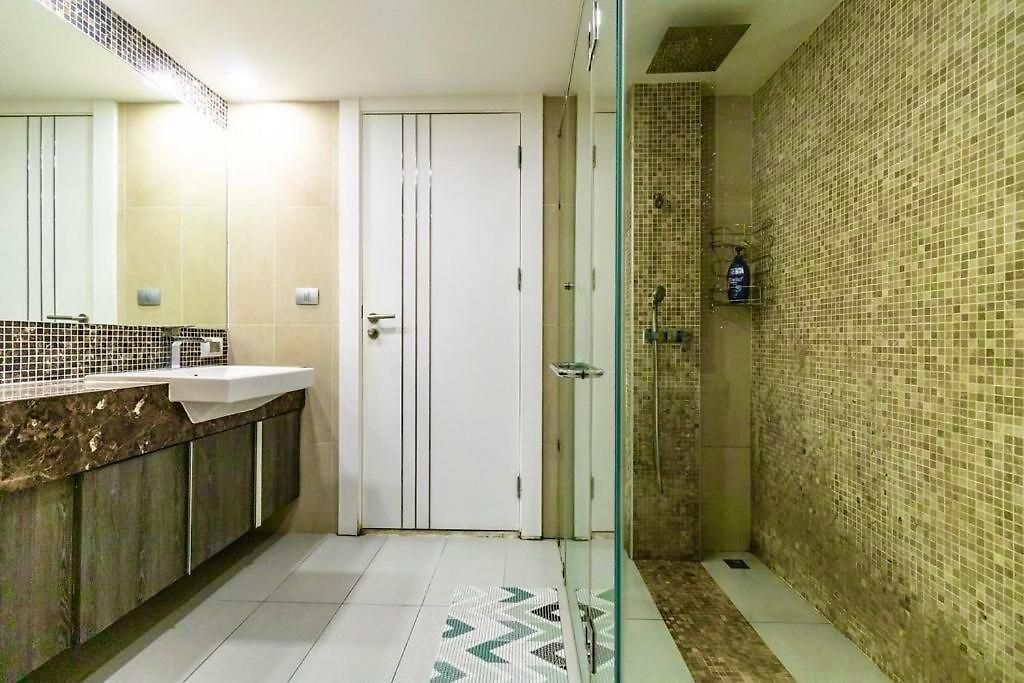 Large Luxury - Centre - Centara Avenue, Pool View - 217 Pattaya