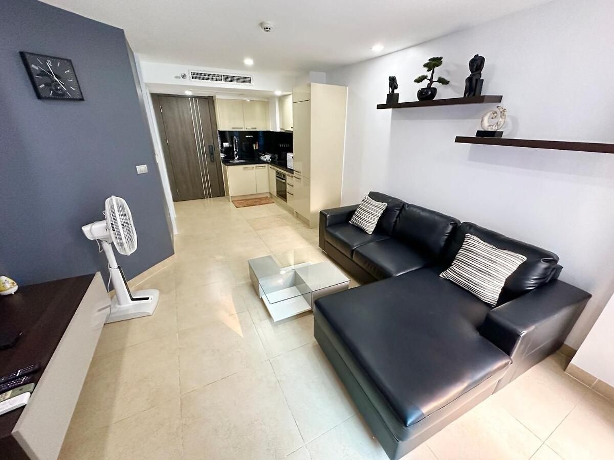 Large Luxury - Centre - Centara Avenue, Pool View - 217 อพาร์ทเม้น