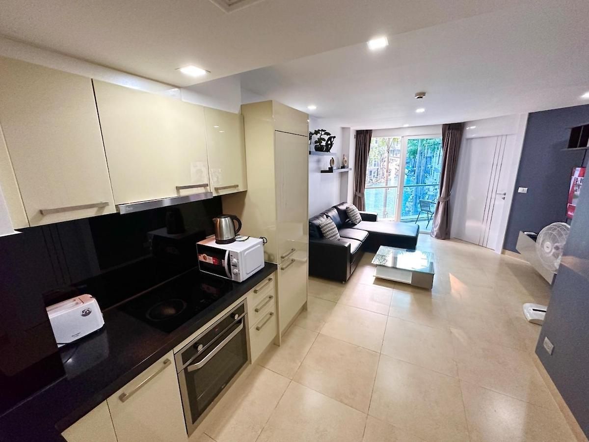 อพาร์ทเม้น Large Luxury - Centre - Centara Avenue, Pool View - 217