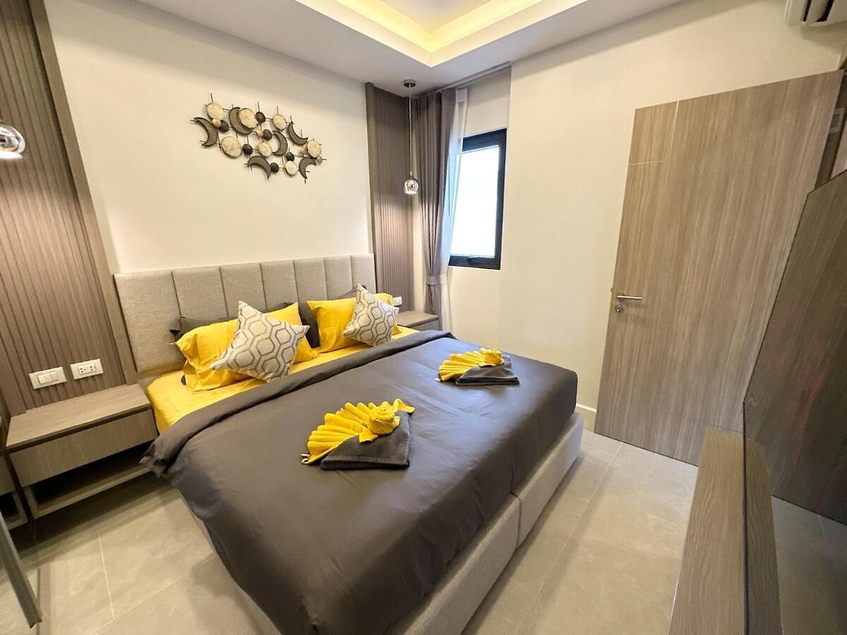 Super Luxury 4 Bedroom Private Pool With Jacuzzi, Near 711, 10 Minutes To Walking Street And - Mt4 Pattaya