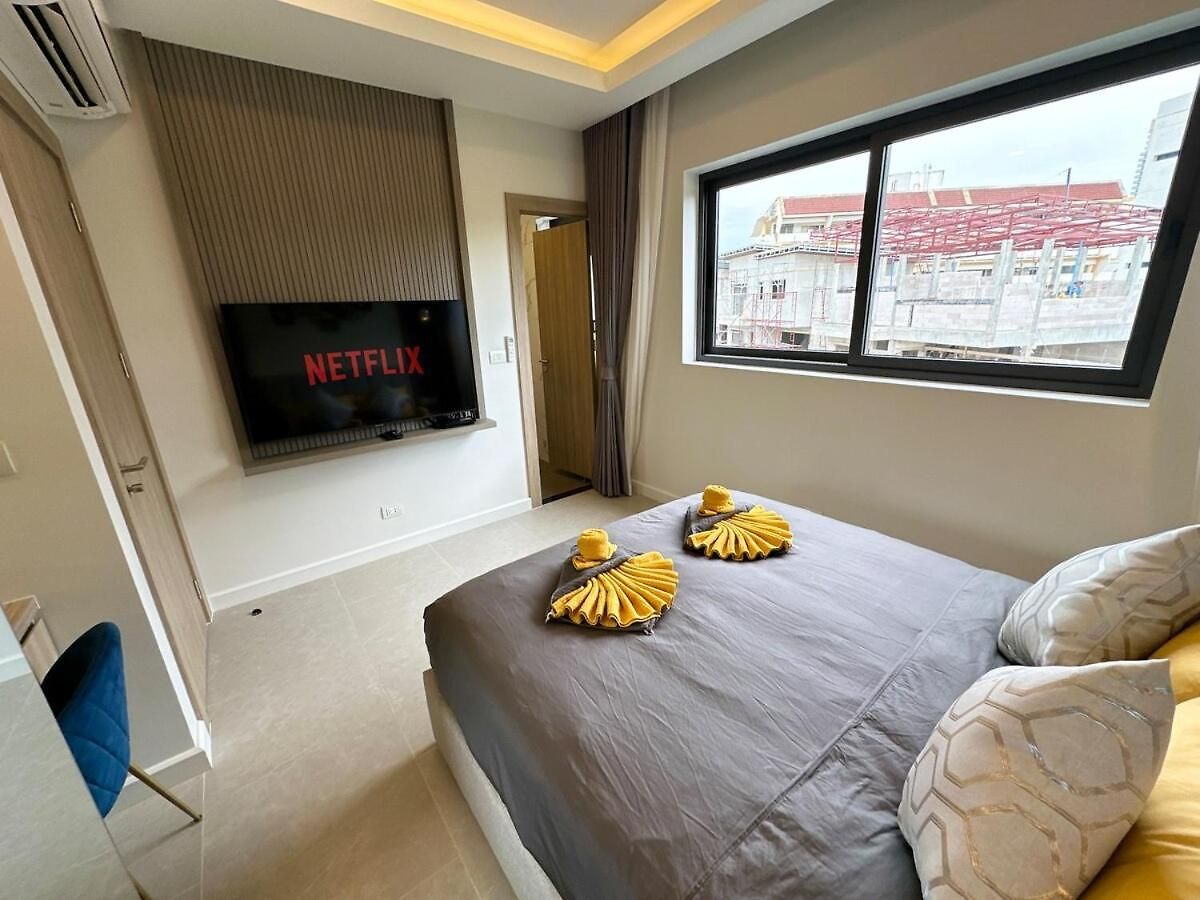 Super Luxury 4 Bedroom Private Pool With Jacuzzi, Near 711, 10 Minutes To Walking Street And - Mt4 *