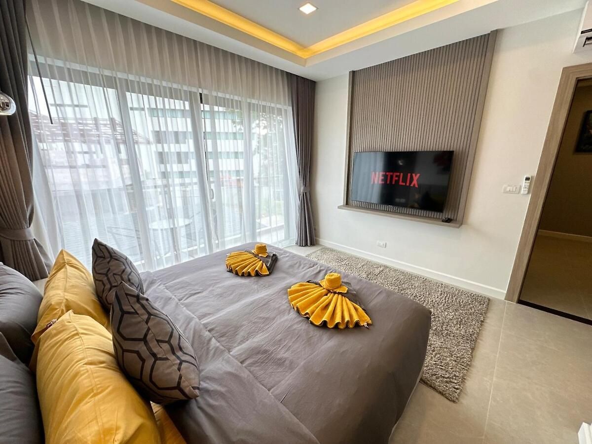 Super Luxury 4 Bedroom Private Pool With Jacuzzi, Near 711, 10 Minutes To Walking Street And - Mt4