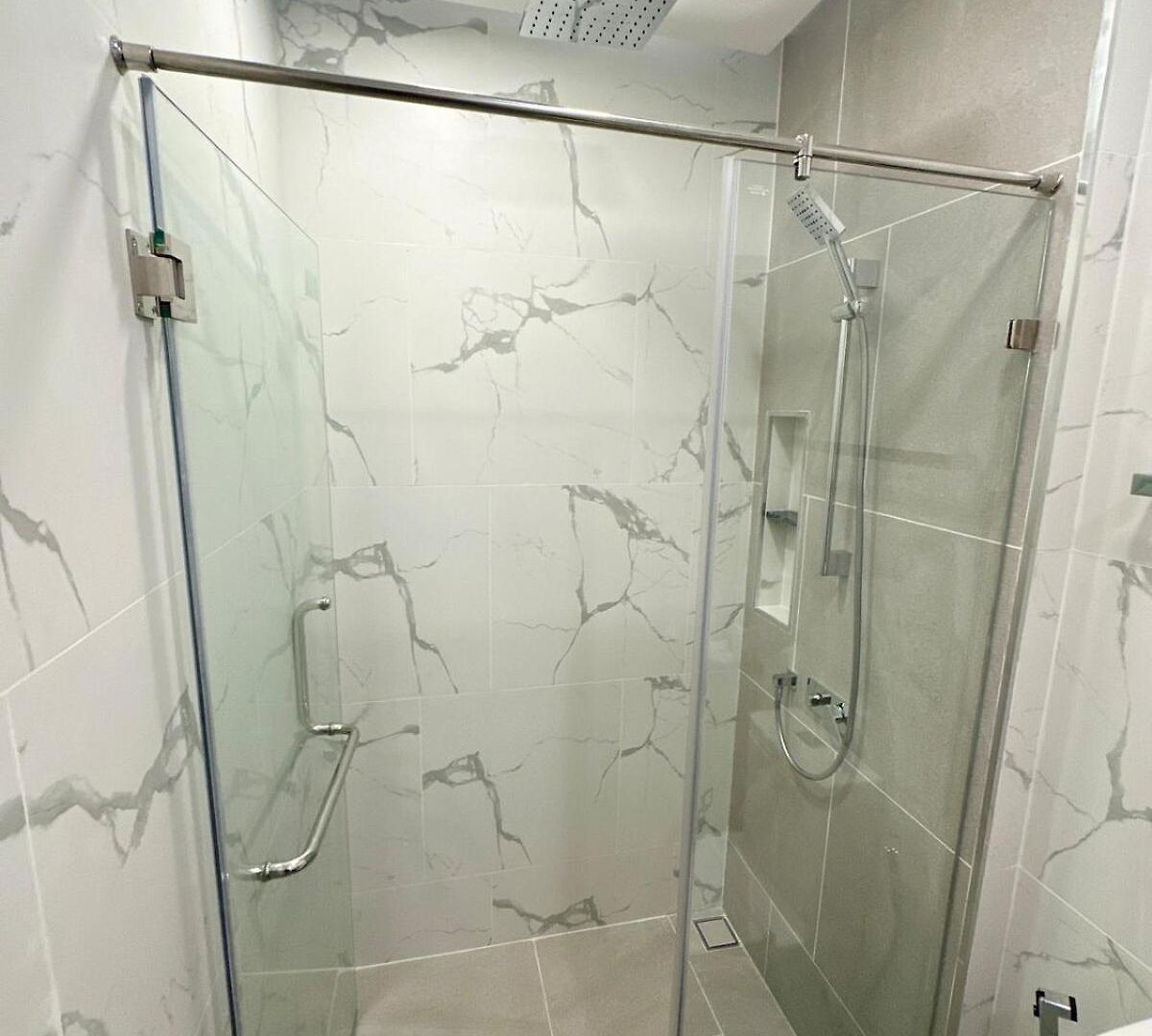 Super Luxury 4 Bedroom Private Pool With Jacuzzi, Near 711, 10 Minutes To Walking Street And - Mt4
