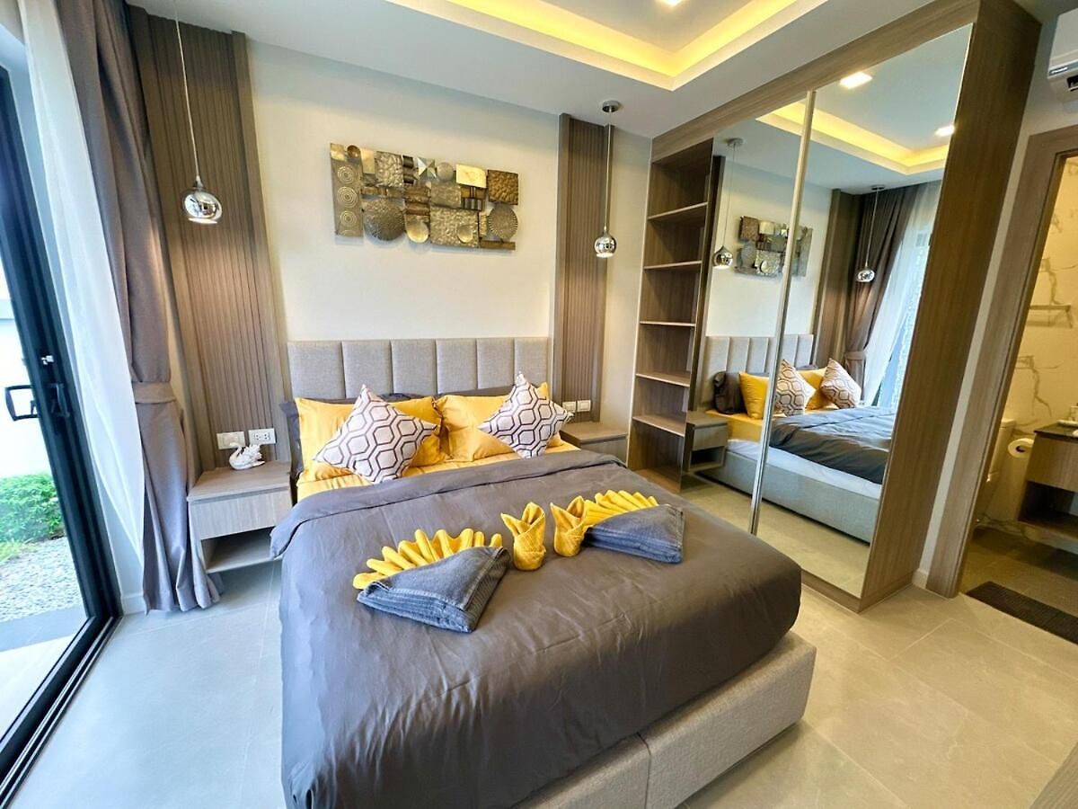 Super Luxury 4 Bedroom Private Pool With Jacuzzi, Near 711, 10 Minutes To Walking Street And - Mt4 วิลล่า