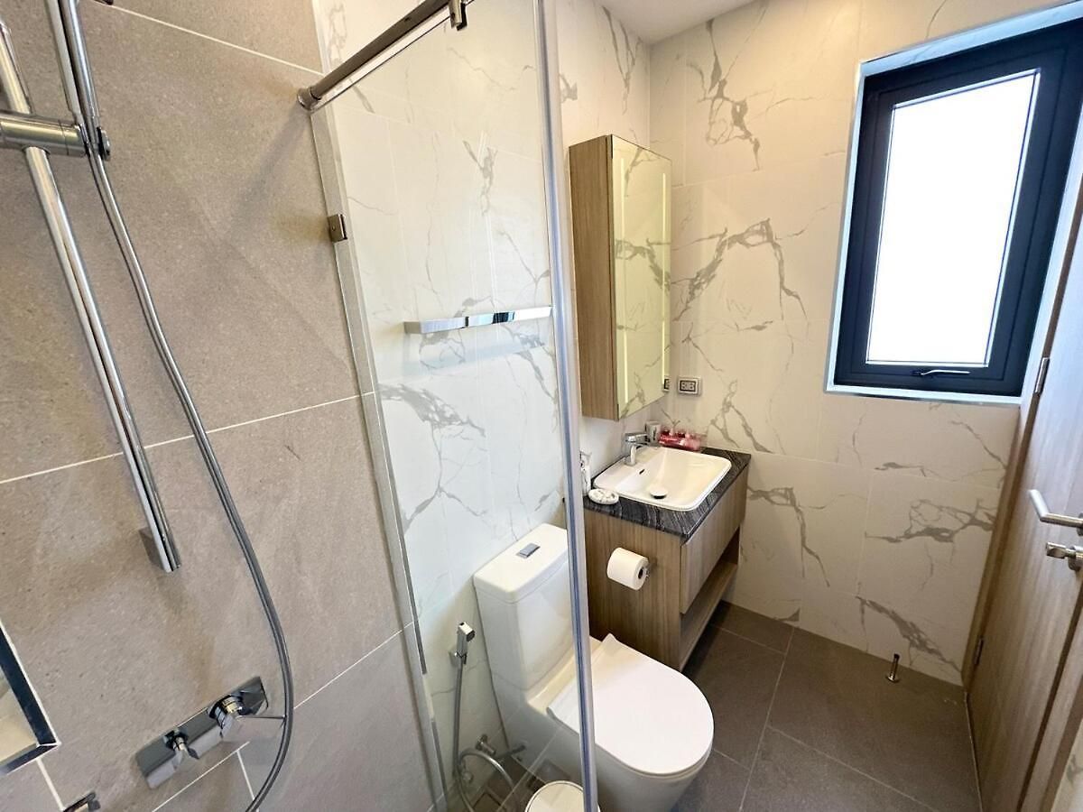 Super Luxury 4 Bedroom Private Pool With Jacuzzi, Near 711, 10 Minutes To Walking Street And - Mt4 วิลล่า *