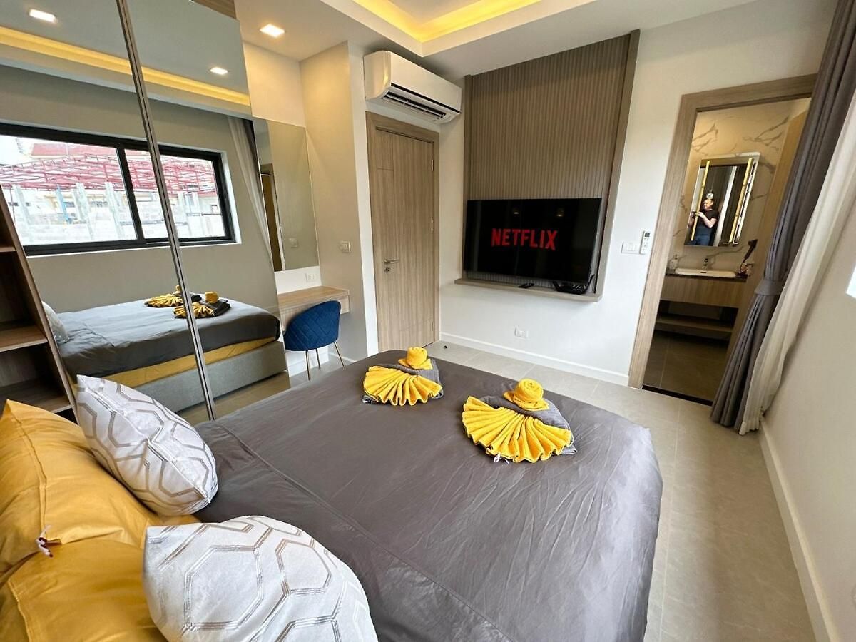 Super Luxury 4 Bedroom Private Pool With Jacuzzi, Near 711, 10 Minutes To Walking Street And - Mt4 วิลล่า Pattaya
