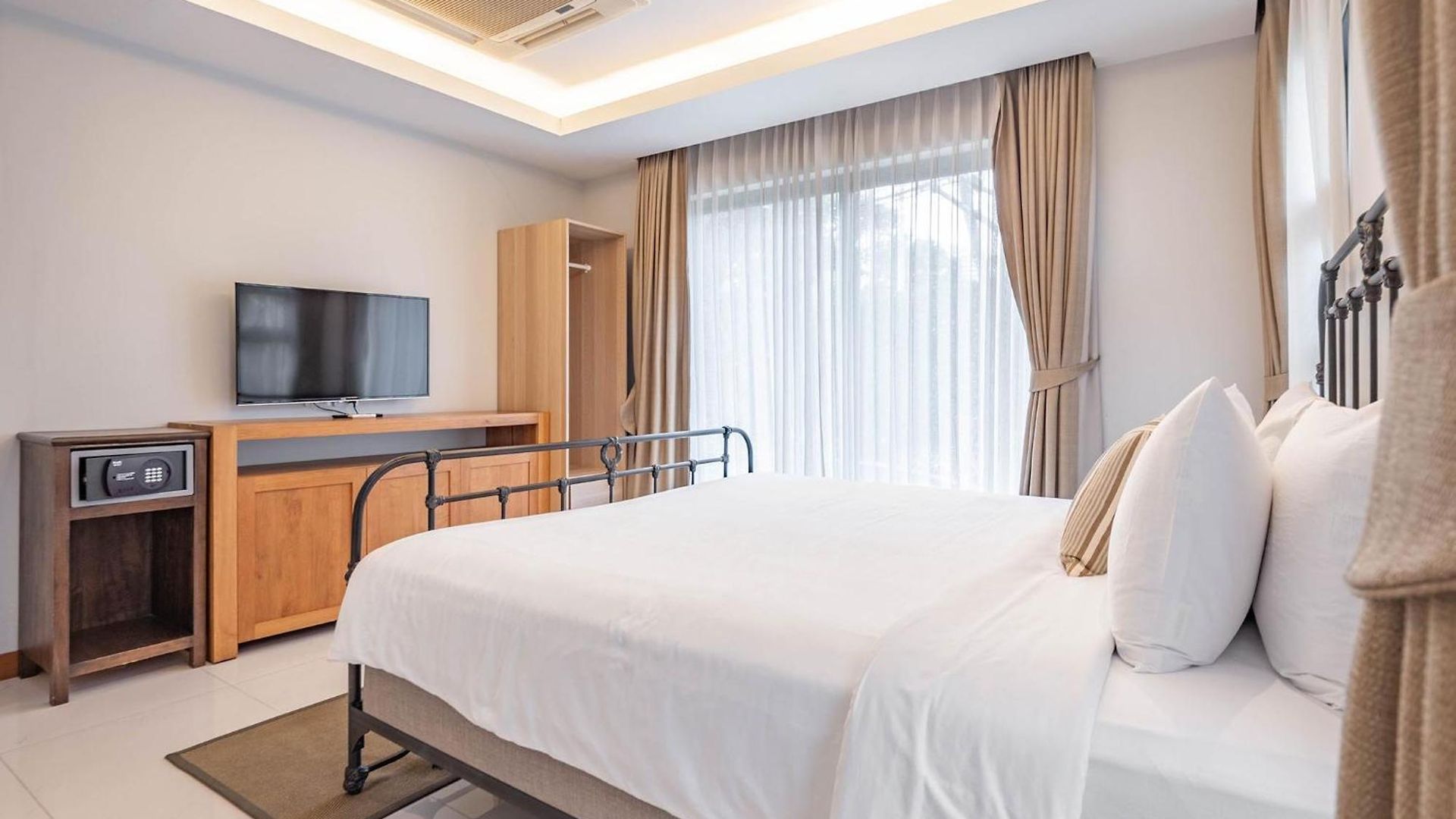Sala - 3 Bedroom Pool วิลล่า Pattaya