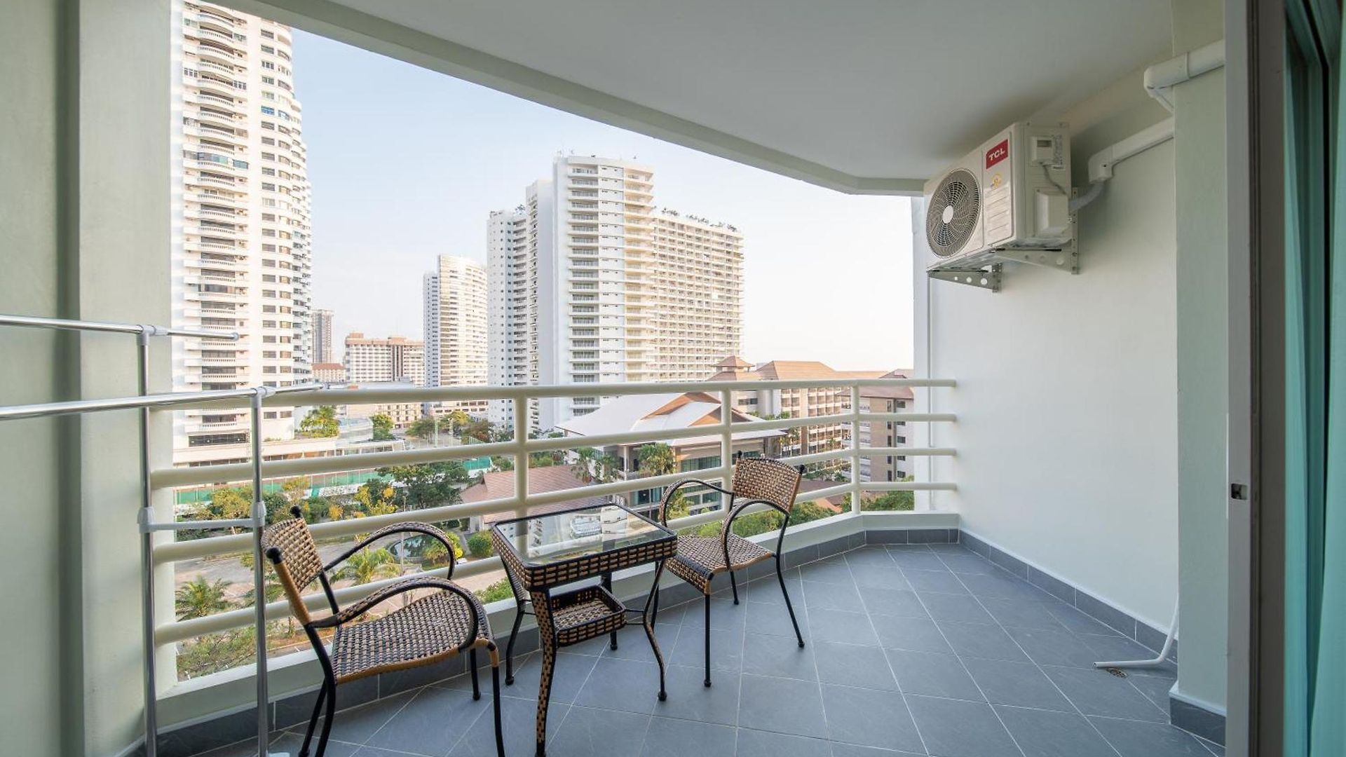 อพาร์ทเม้น Jomtien Seaside At View Talay 5 Pattaya