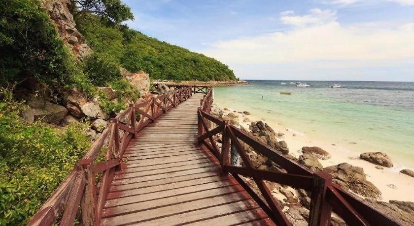 โรงแรม By Dee @jomtien 3*