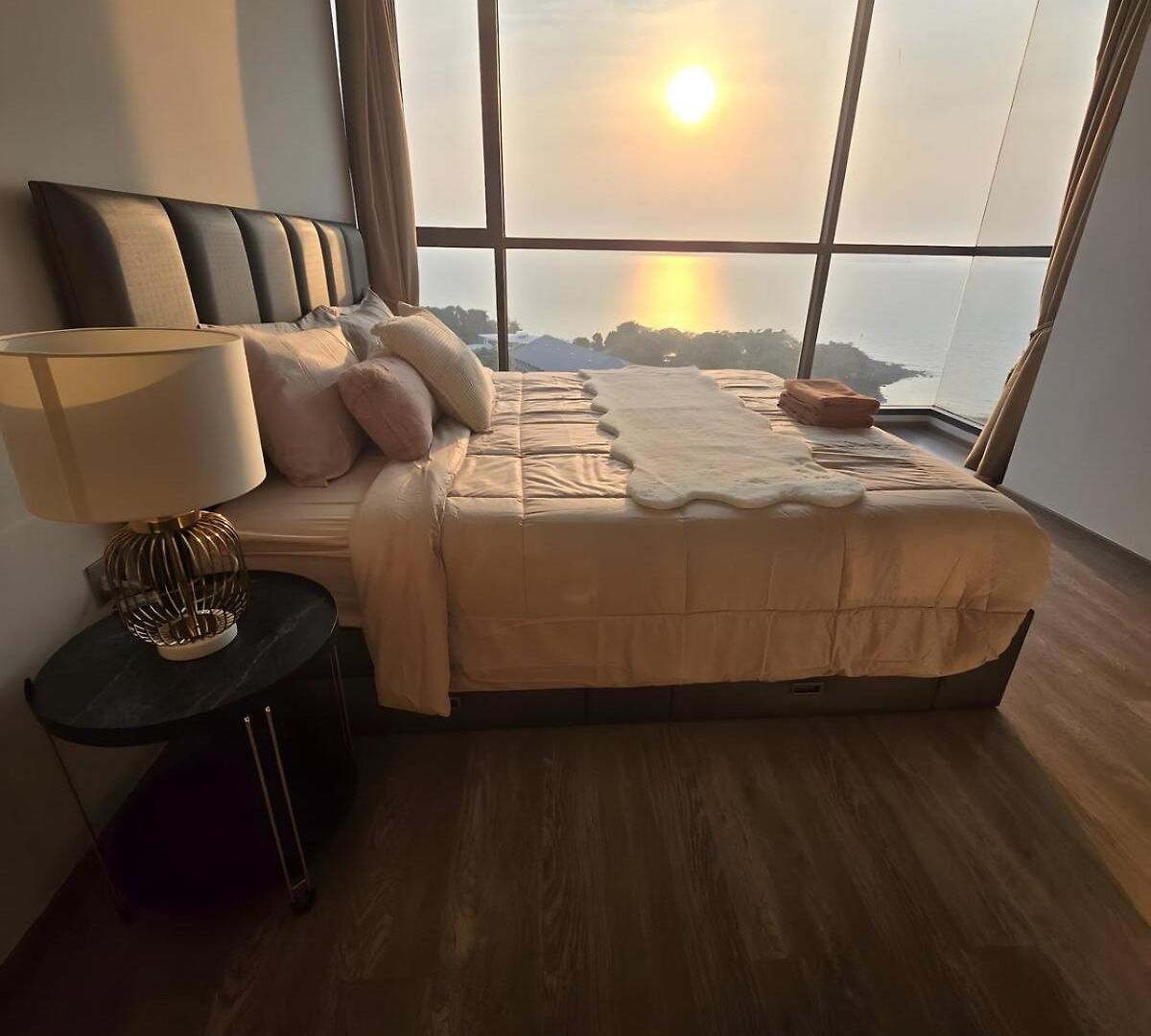 Luxury 80sqm Beachfront 2 Bedroom With Views Pattaya