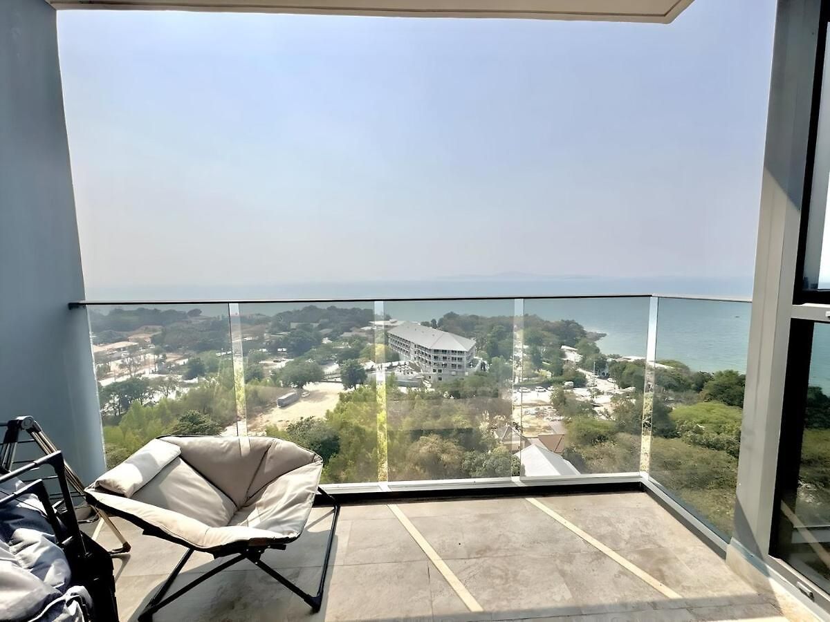 Luxury 80sqm Beachfront 2 Bedroom With Views อพาร์ทเม้น Pattaya