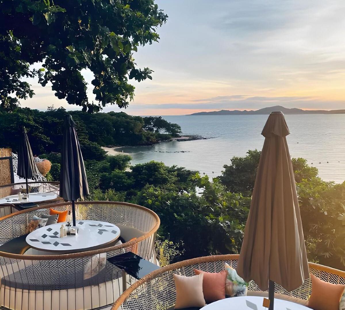 อพาร์ทเม้น Luxury 80sqm Beachfront 2 Bedroom With Views *