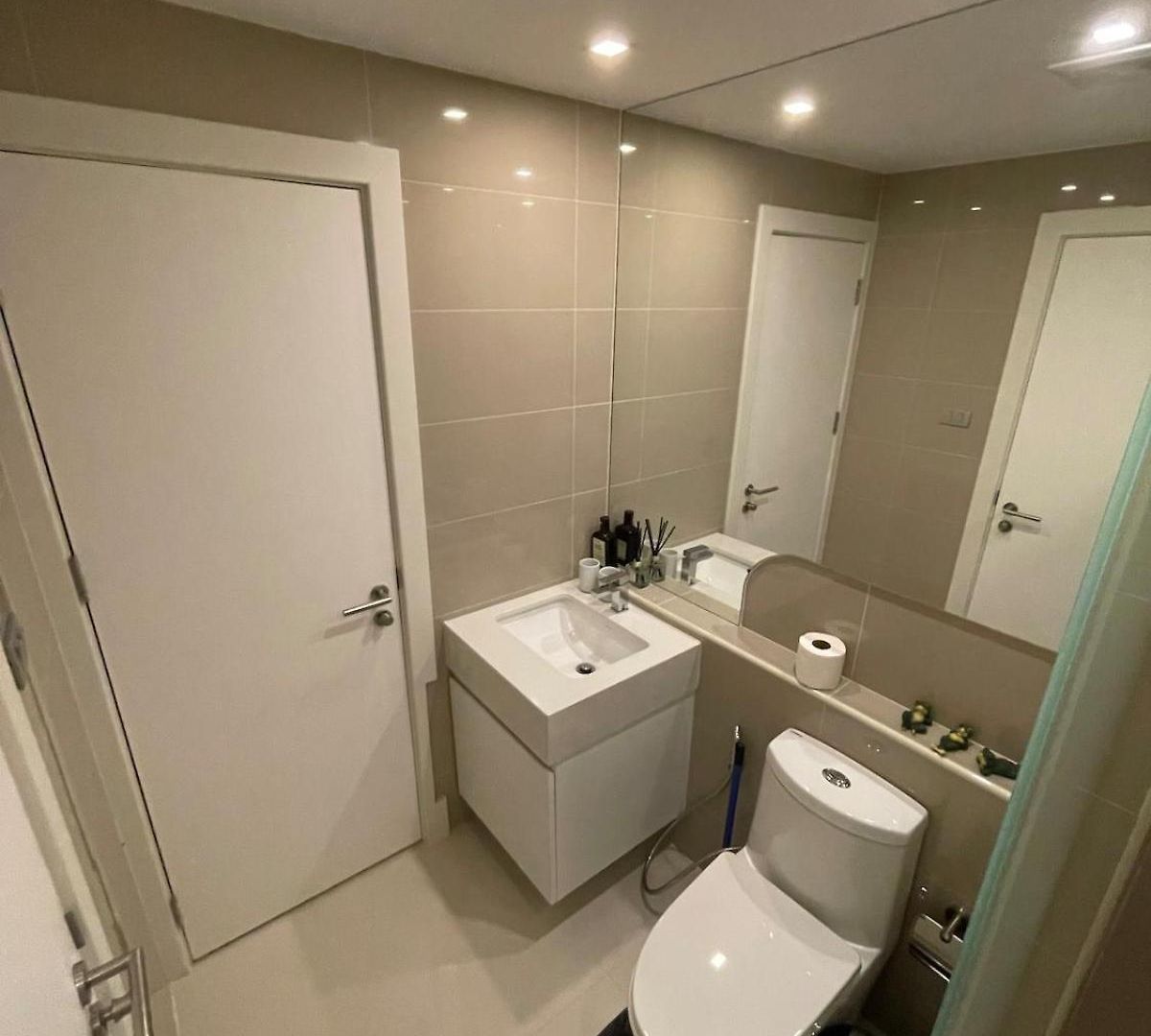 Stylish - Ultra-fast Fiber Internet, Pool, Sauna, Gym, Smart Tv, Guest Friendly อพาร์ทเม้น