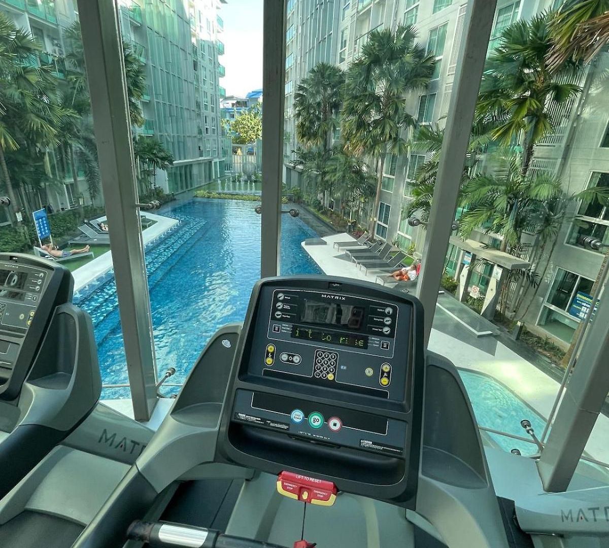 Stylish - Ultra-fast Fiber Internet, Pool, Sauna, Gym, Smart Tv, Guest Friendly *