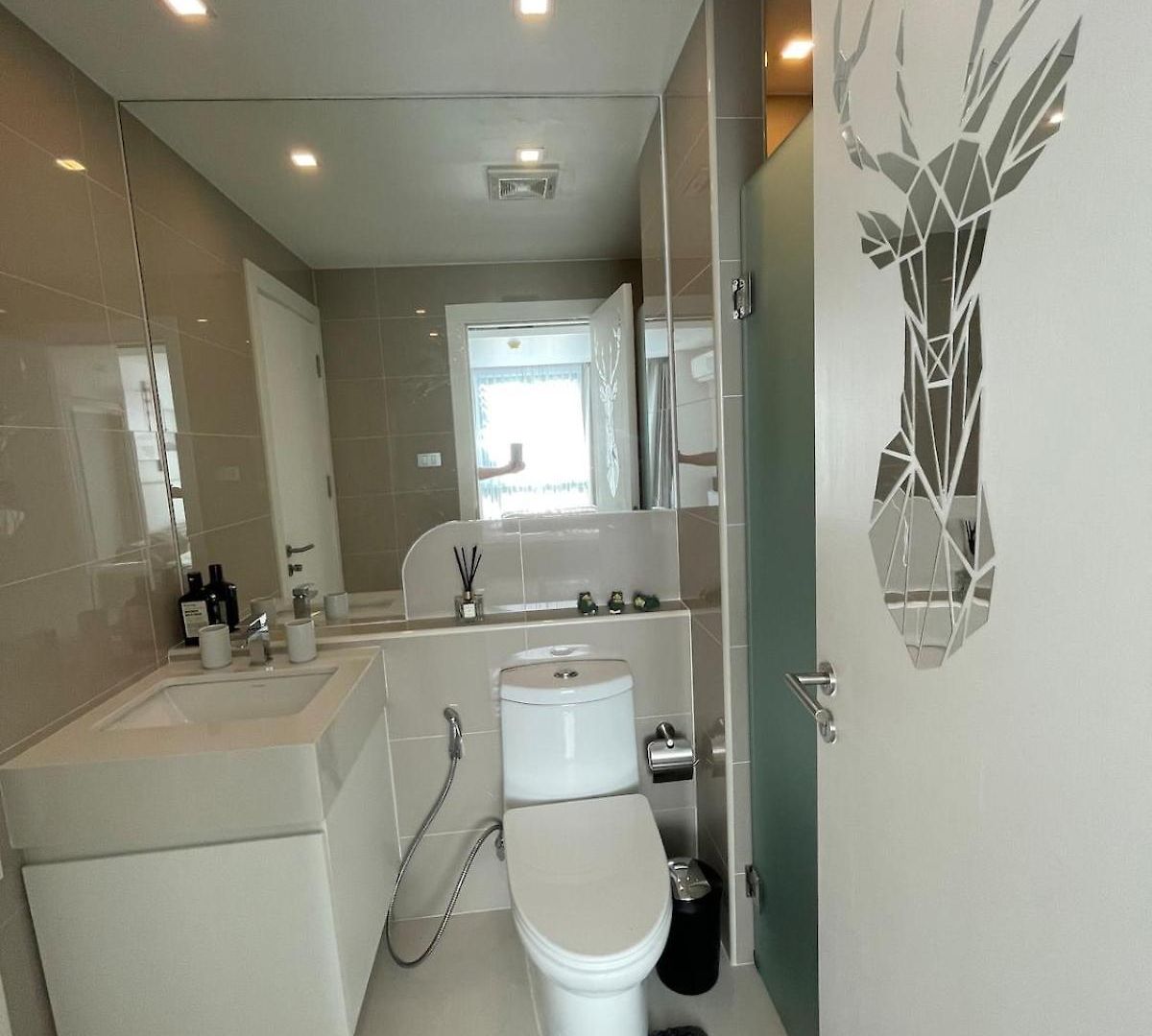 Stylish - Ultra-fast Fiber Internet, Pool, Sauna, Gym, Smart Tv, Guest Friendly *