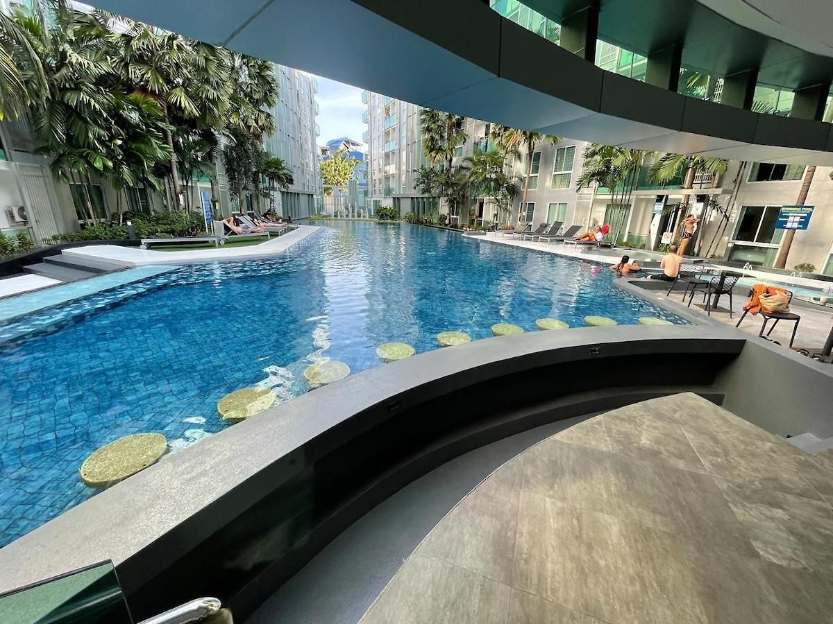 Stylish - Ultra-fast Fiber Internet, Pool, Sauna, Gym, Smart Tv, Guest Friendly อพาร์ทเม้น