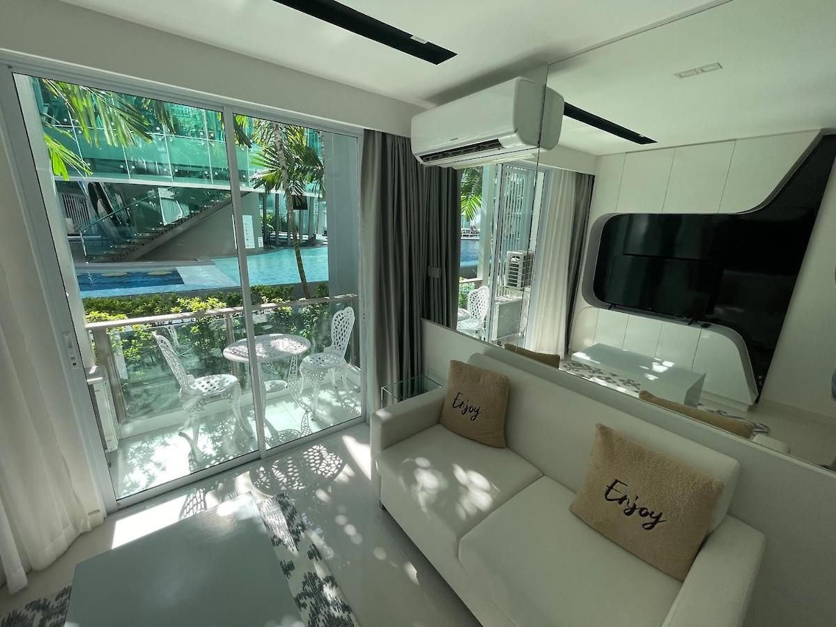 Stylish - Ultra-fast Fiber Internet, Pool, Sauna, Gym, Smart Tv, Guest Friendly