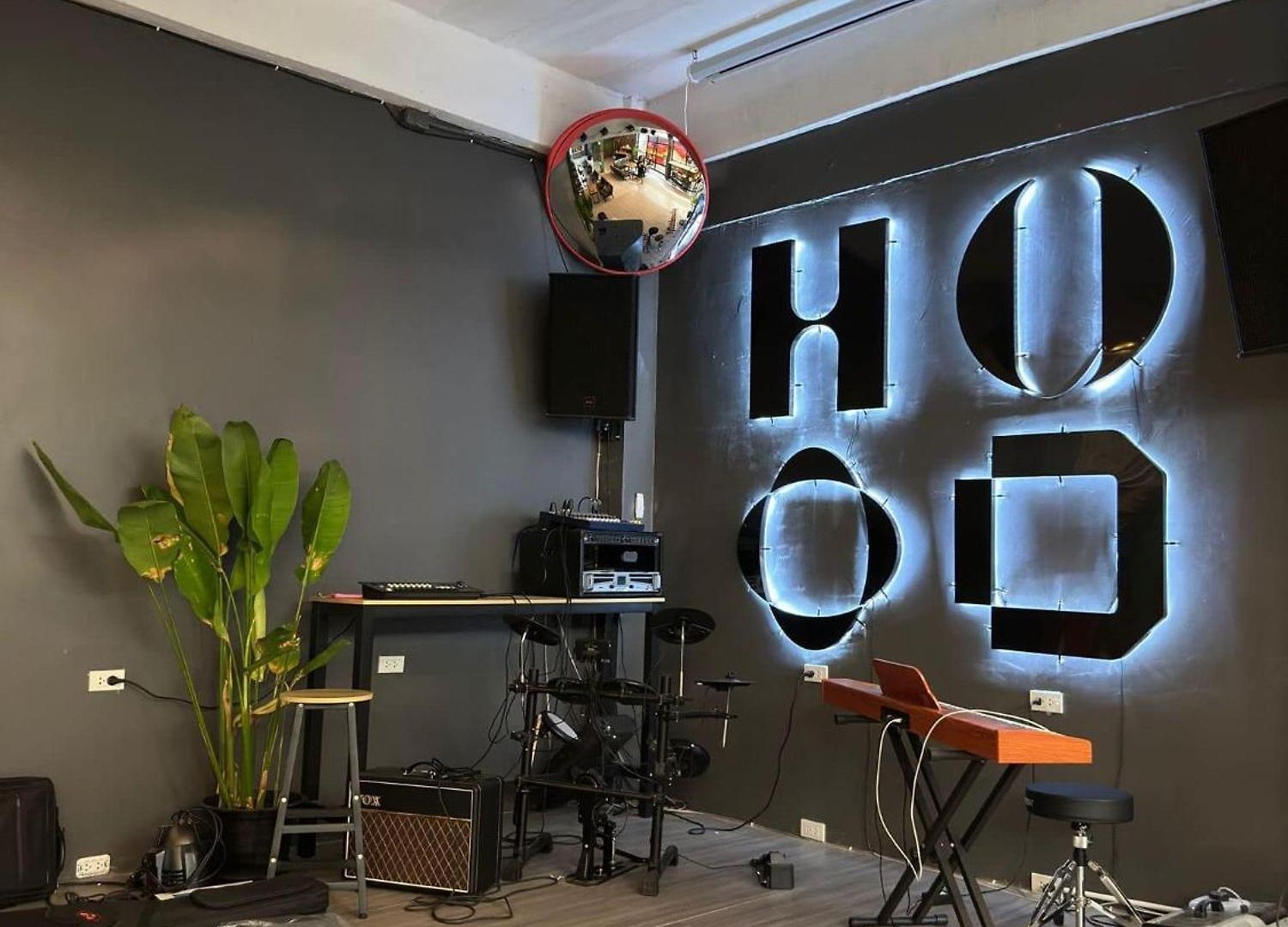 Hood Apartment