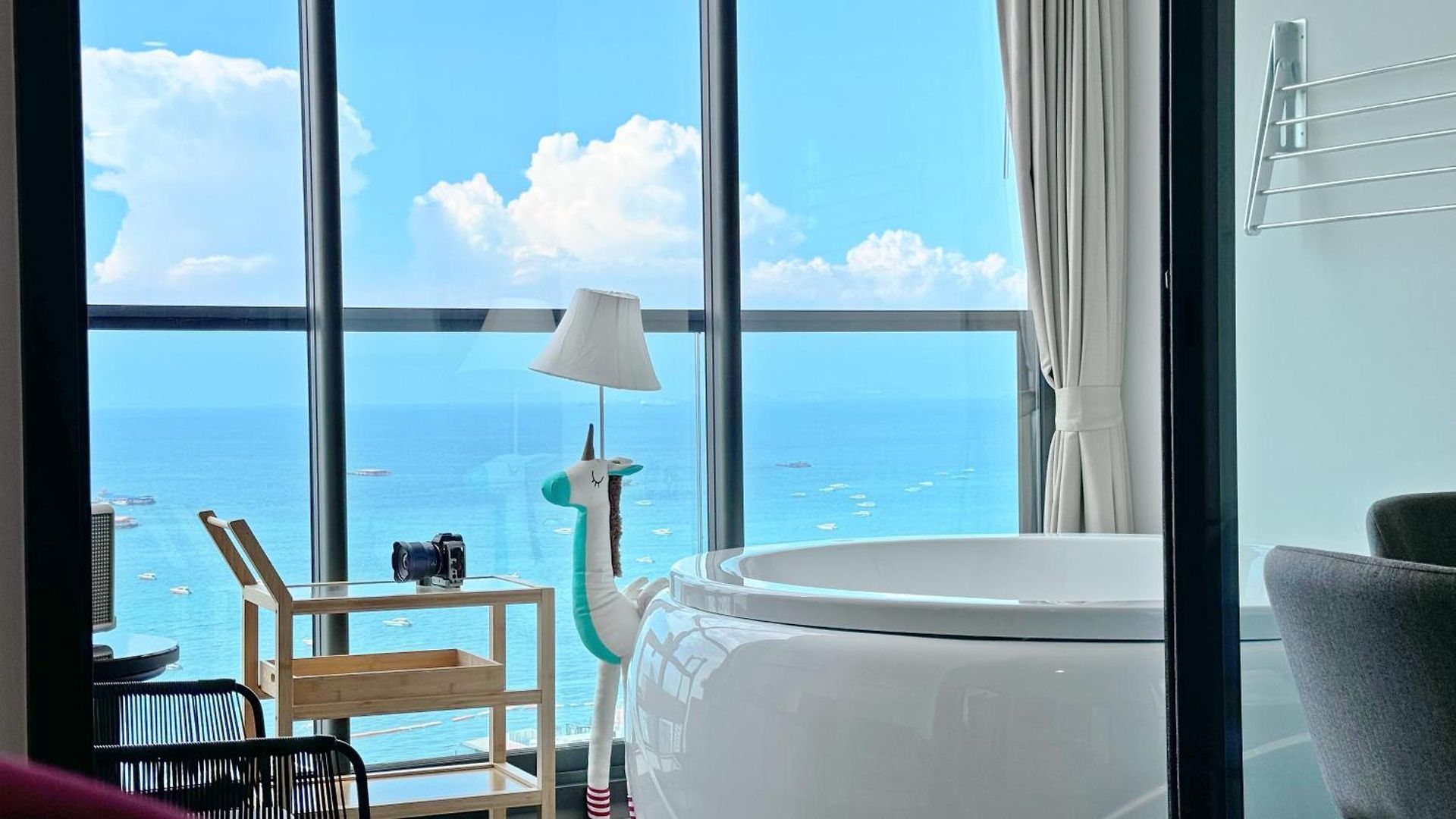 อพาร์ทเม้น Edge Sea View